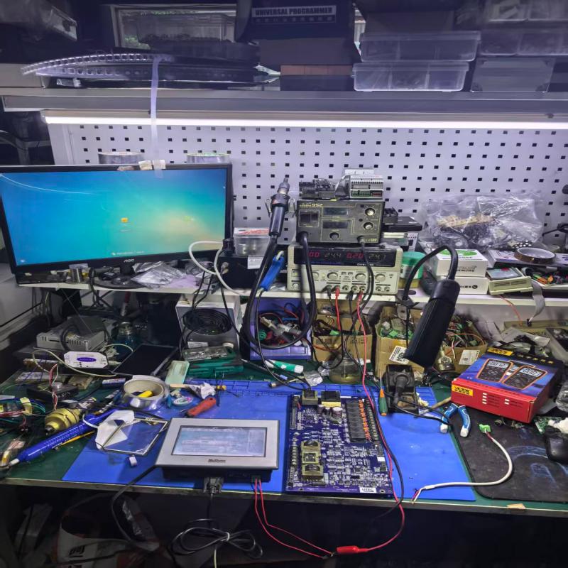 The technician carries out maintenance and performance testing for the central air conditioner compressor drive board